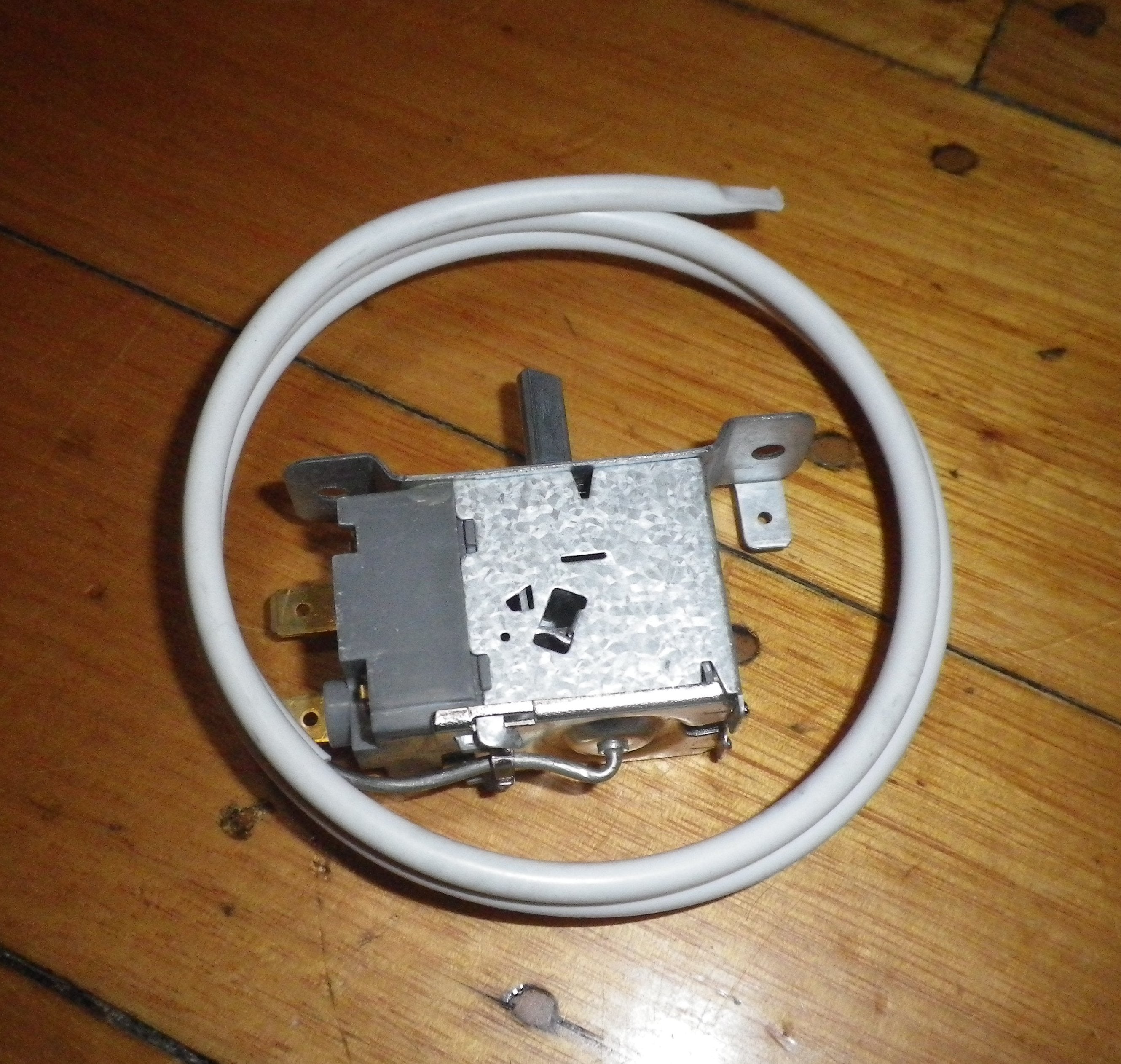Samsung SRG118 Bar Fridge Thermostat Replacement Part - DA47-10158J, WPF25N-002-022 Compatible with Select Samsung Bar Fridges