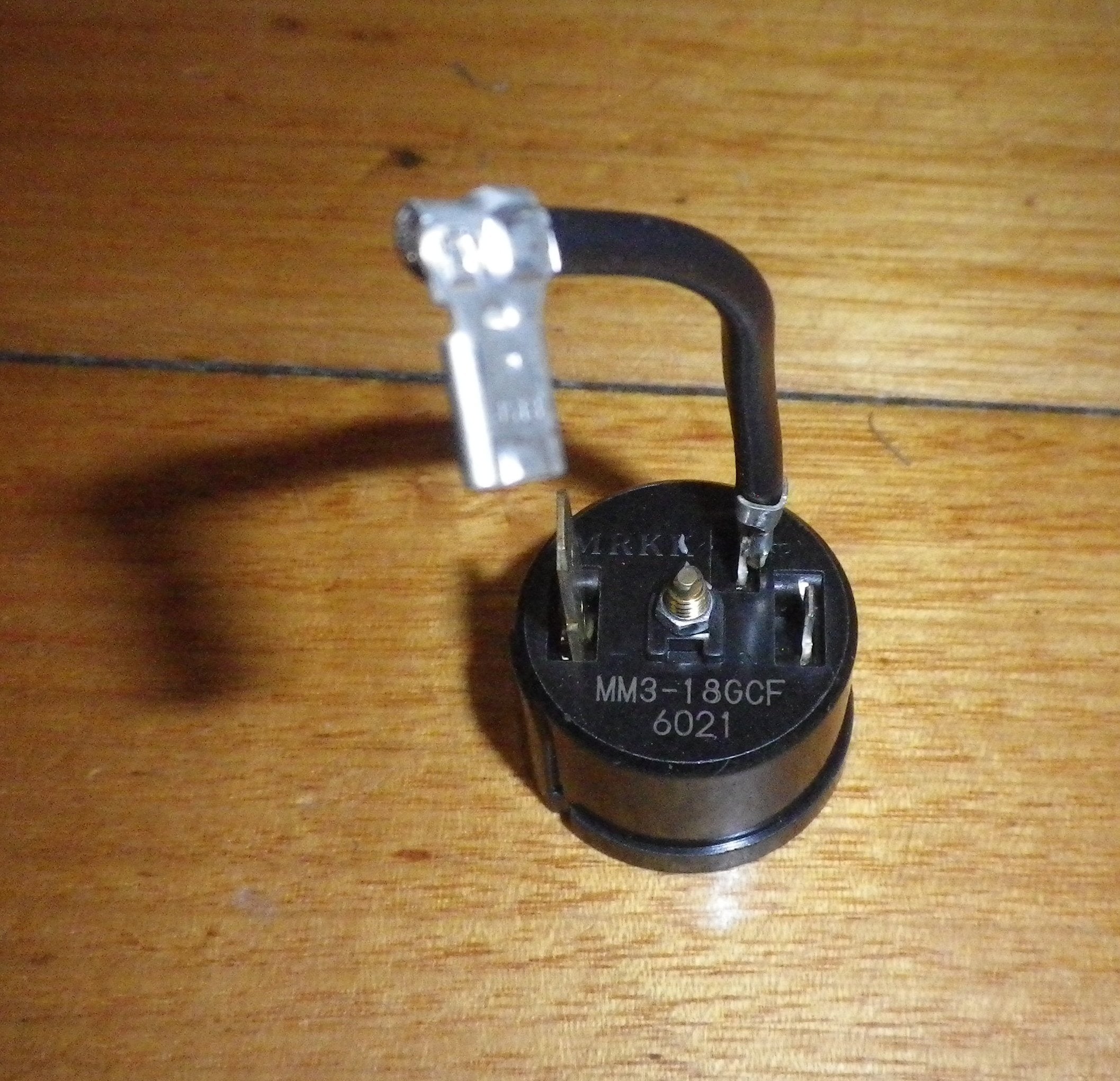 Fisher & Paykel Refrigerator Compressor Overload Cutout Safety Device - Replacement Part # FP209083, Also Known As MM3 - 18GCF