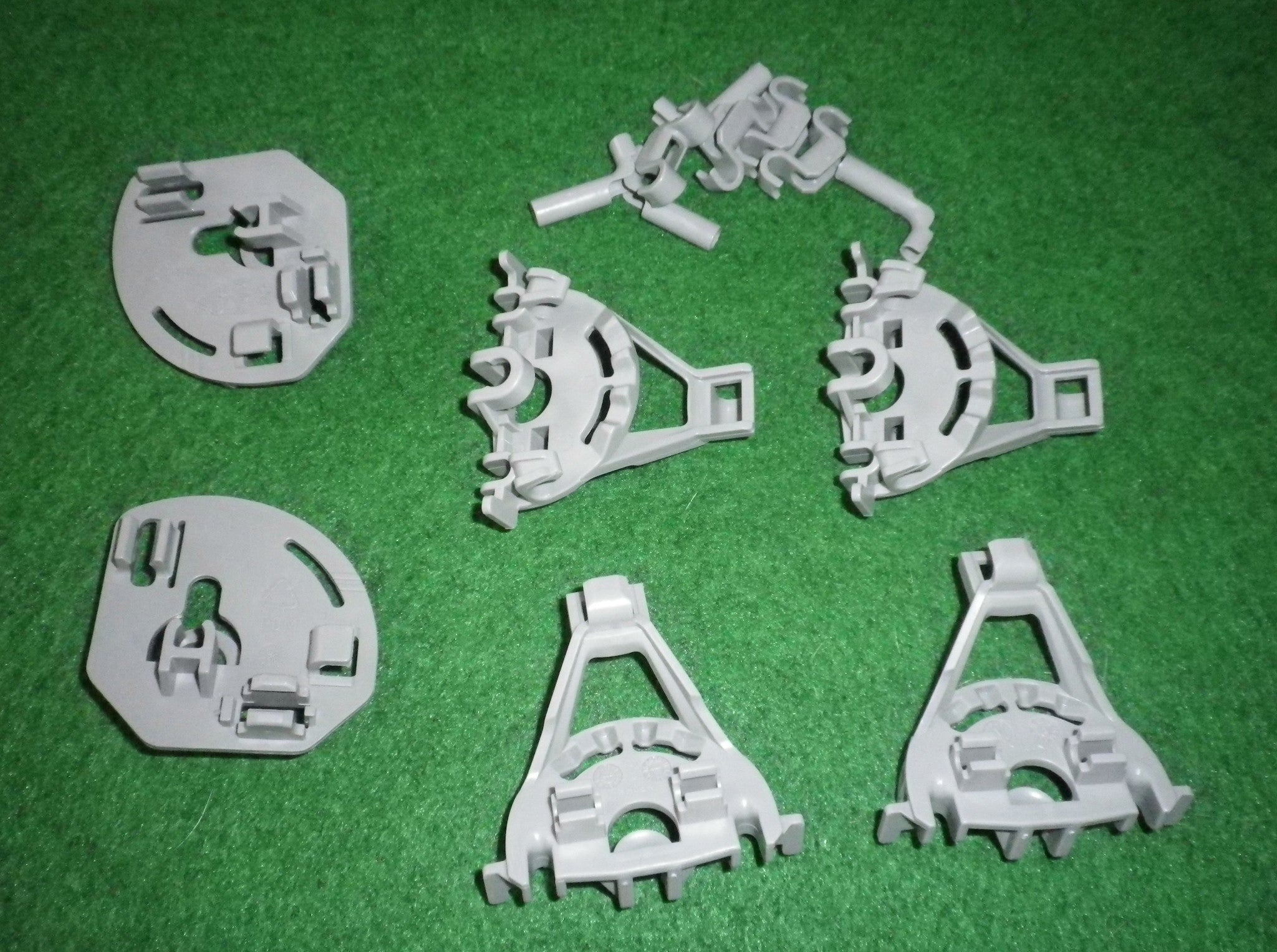 Bosch SGS, SGU Series Dishwasher Lower Basket Rack Clips - 14 Pcs, Part # 418675