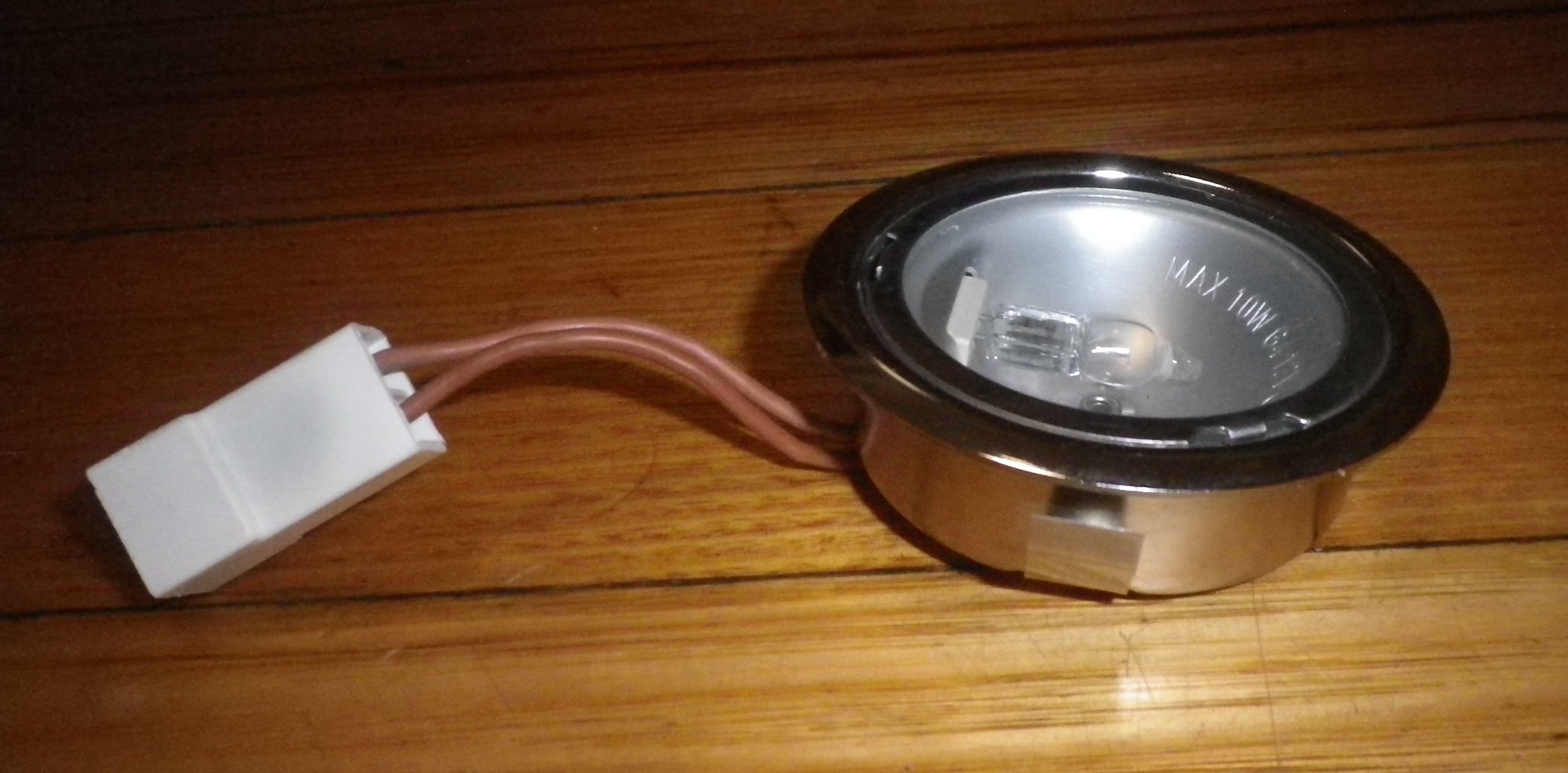 Whirlpool 10-Watt 12-Volt Halogen Light Assembly for Rangehoods - Part # SE372 (Similar to ZIK7)