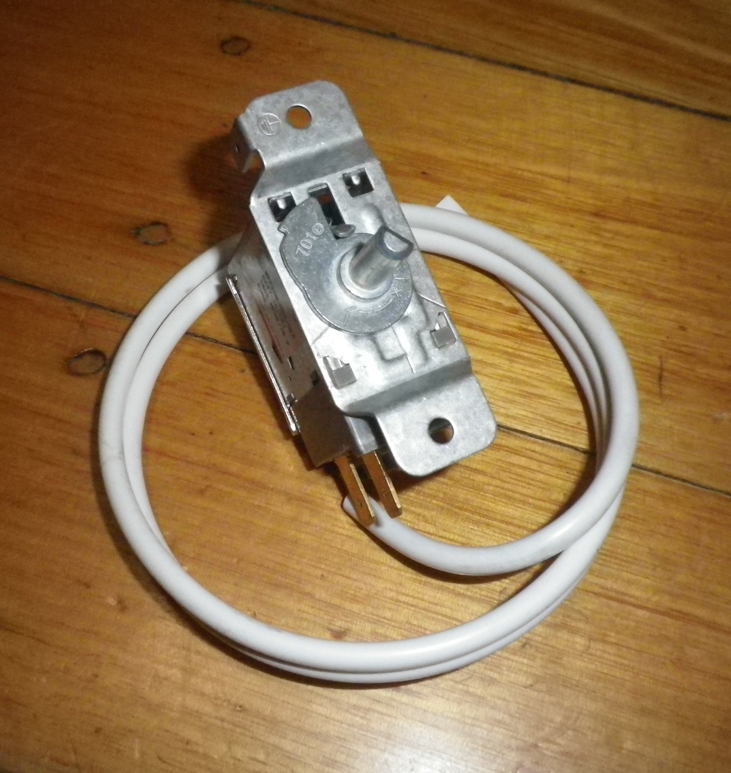 Samsung SRG118 Bar Fridge Thermostat Replacement Part - DA47-10158J, WPF25N-002-022 Compatible with Select Samsung Bar Fridges