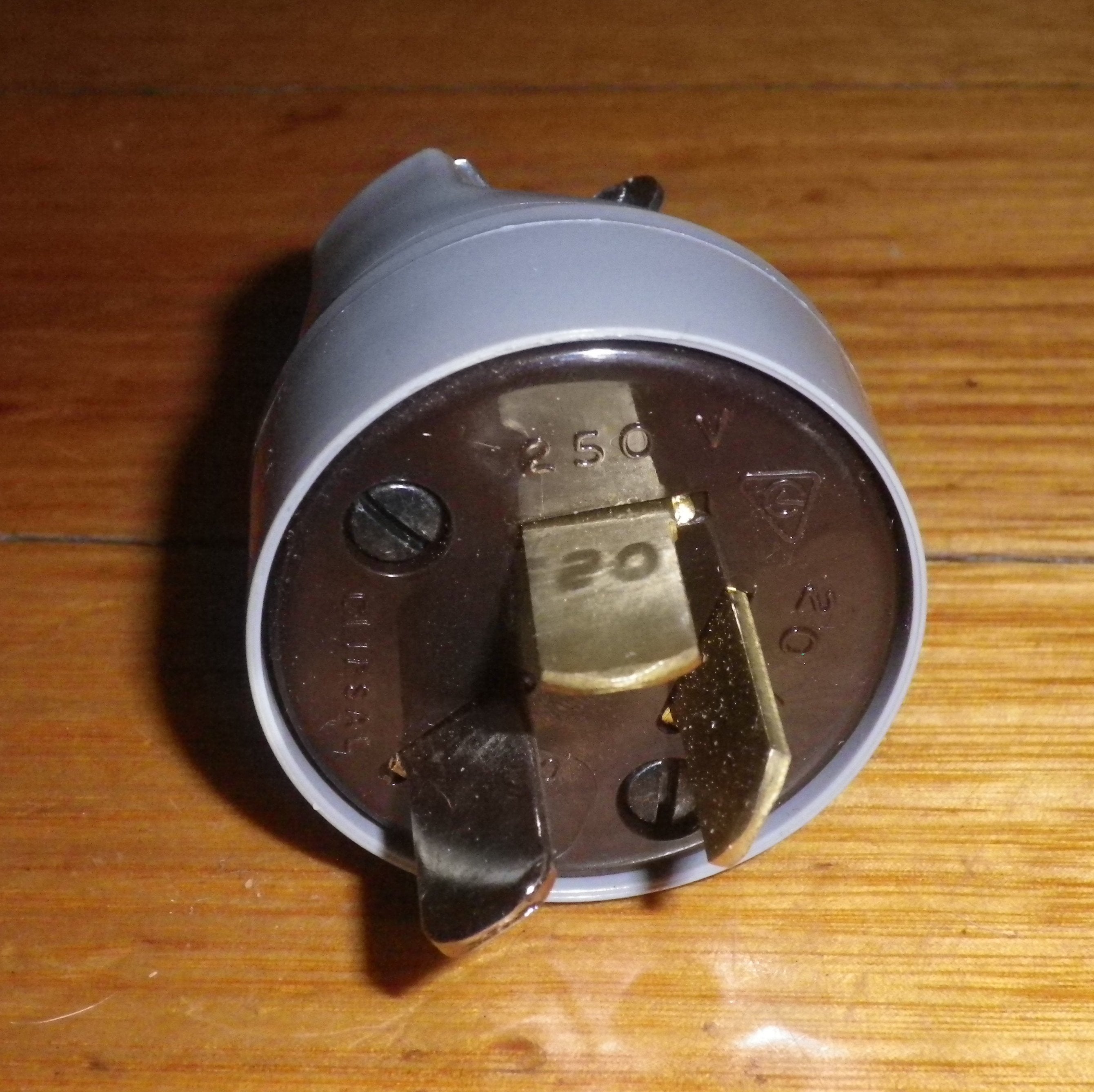 Heavy Duty Clipsal Grey 3 - Pin 20Amp 240V Mains Plug Top (Part # 425HD - GY)