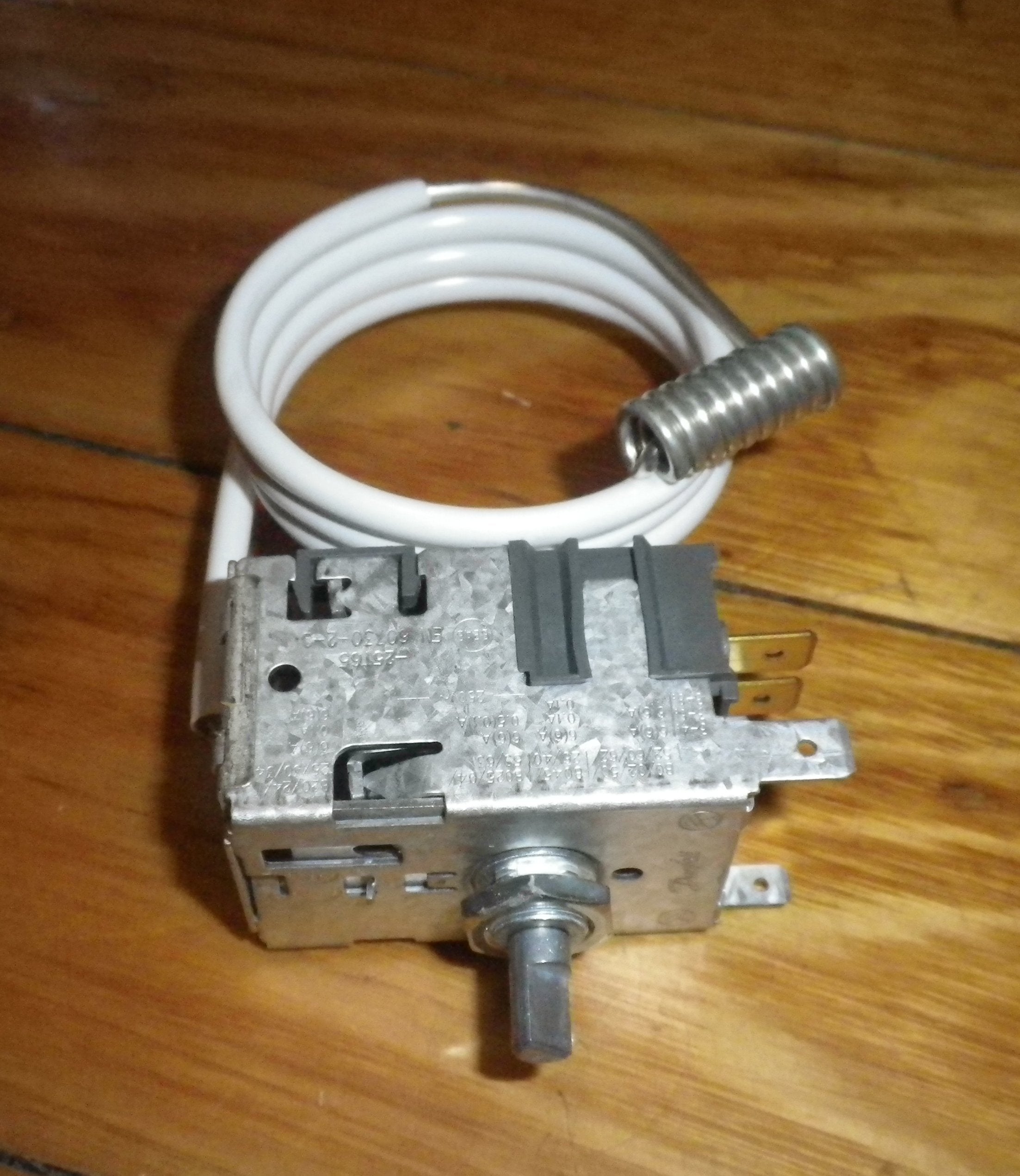 Fisher & Paykel Cyclic Defrost Fridge Thermostat - Part # FP883713 for C373, C450 Models